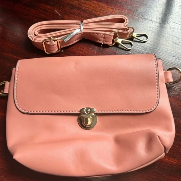 Stylish Gold Chain Accent Handbag and Crossbody. - Picture 4 of 5